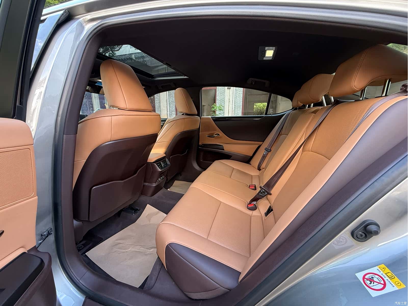 Lexus ES, 2019 все фото
