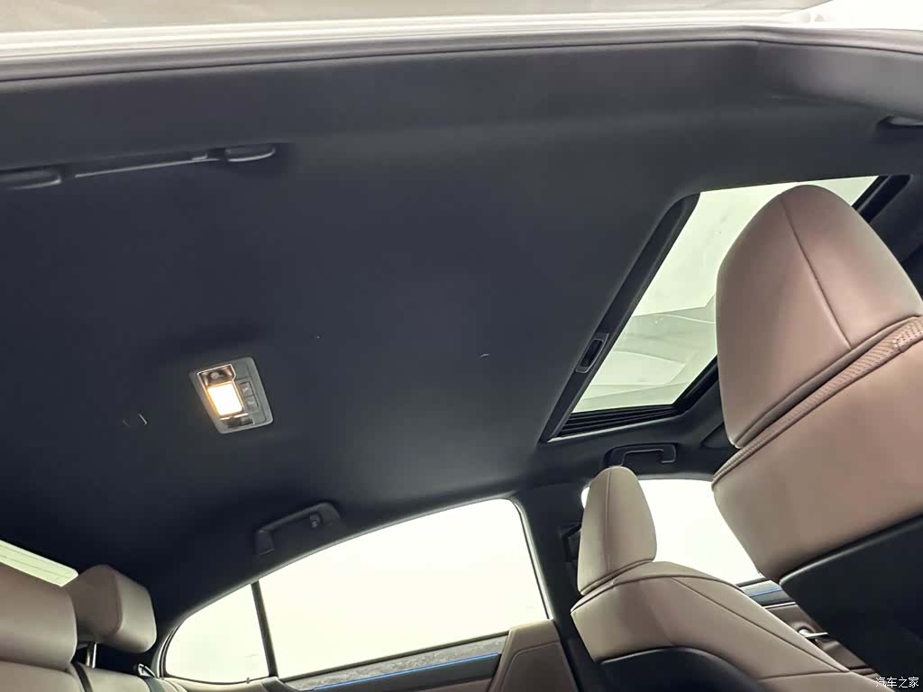 Lexus ES, 2025 23