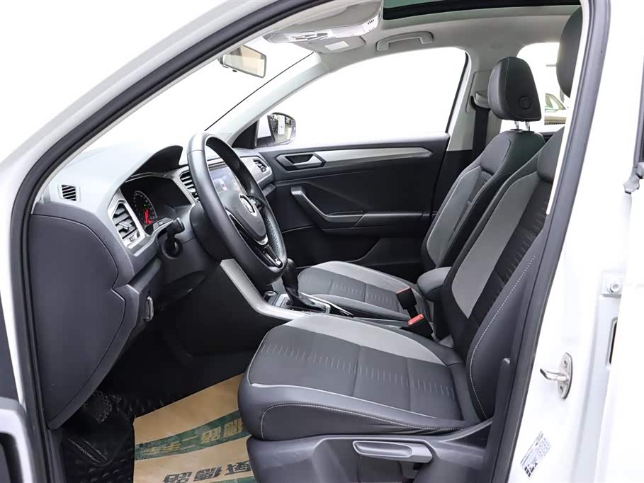 Volkswagen T-ROC exploring Songs