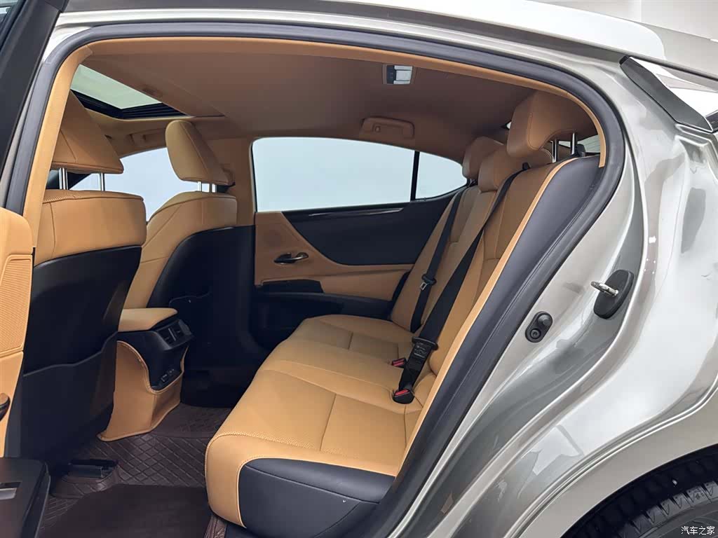 Lexus ES, 2023 21