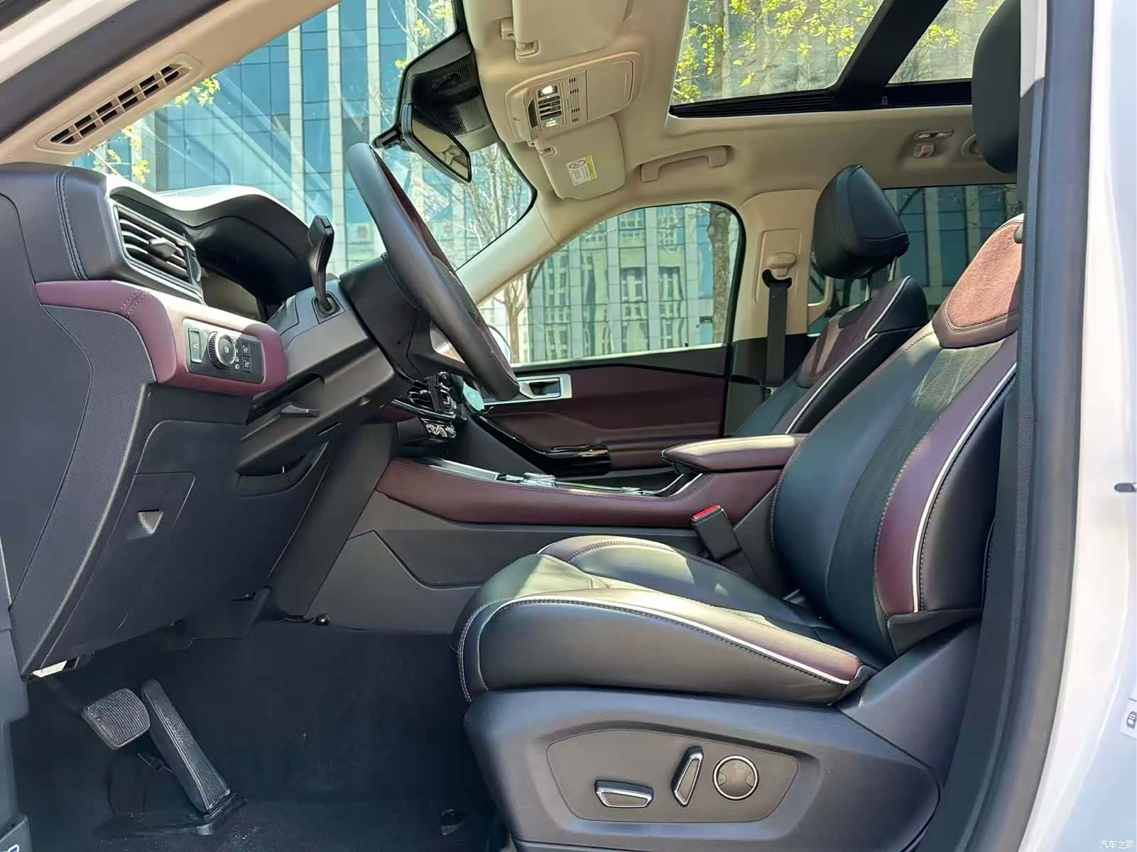 Ford Explorer, 2023 10