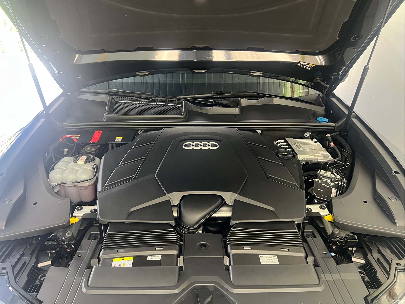Audi Q8, 2023 7