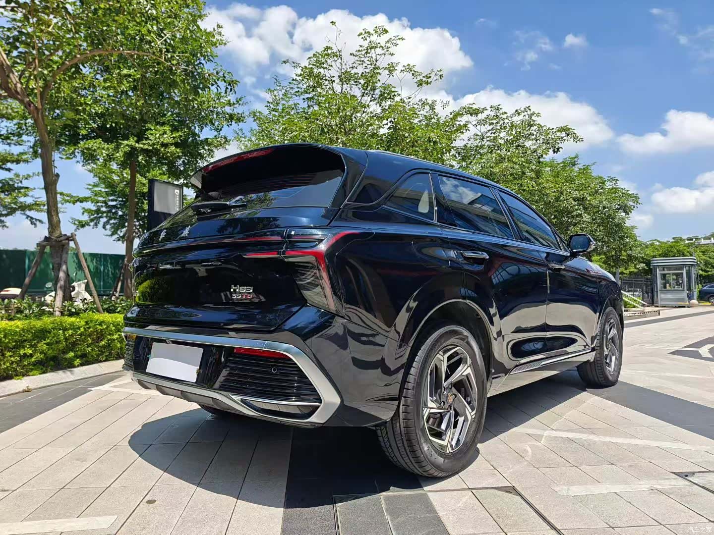Hongqi HS3, 2024 8