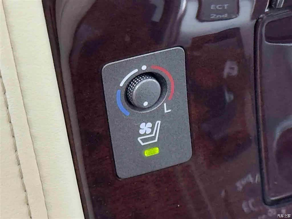 Lexus LX, 2011 15