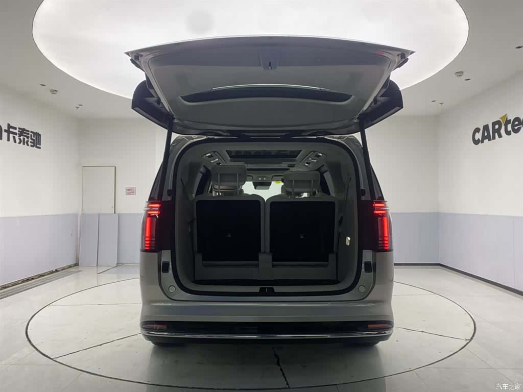 Volvo EM90, 2024 29