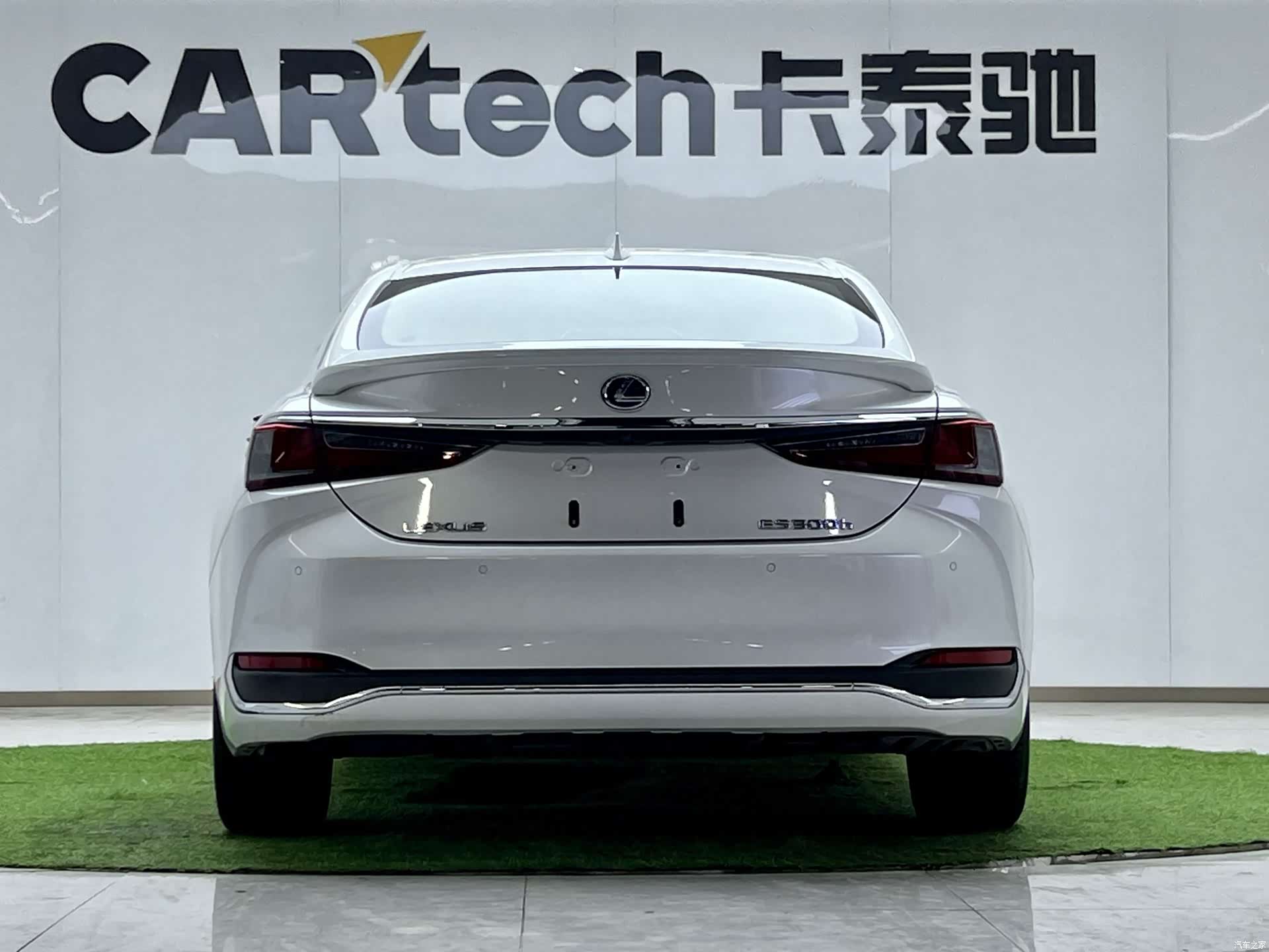 Lexus ES, 2018 24