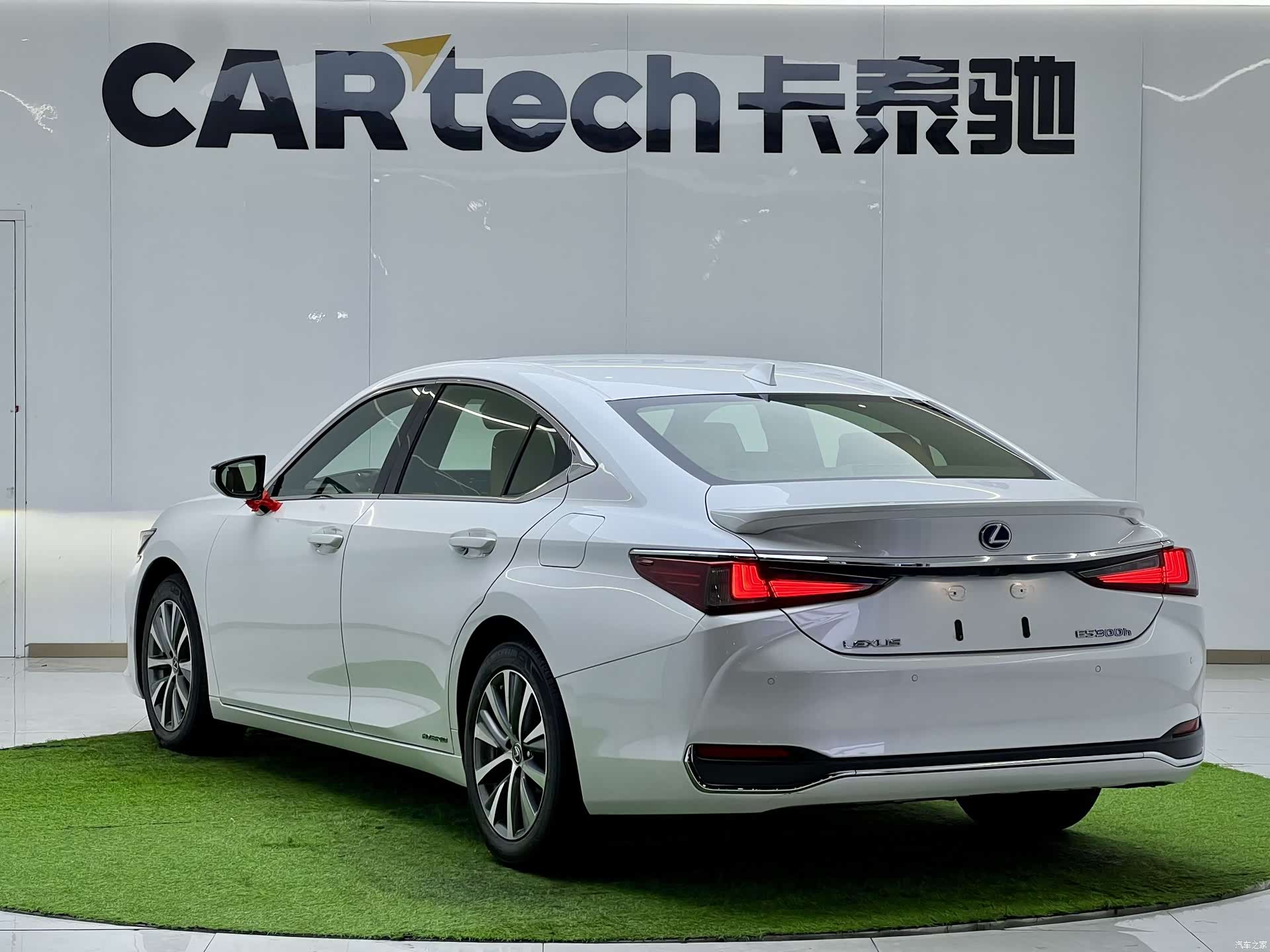 Lexus ES, 2018 3