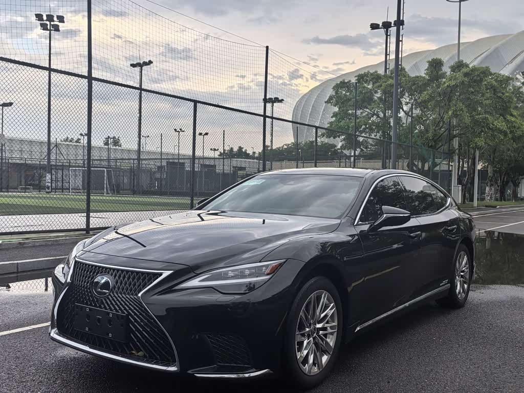 Lexus LS