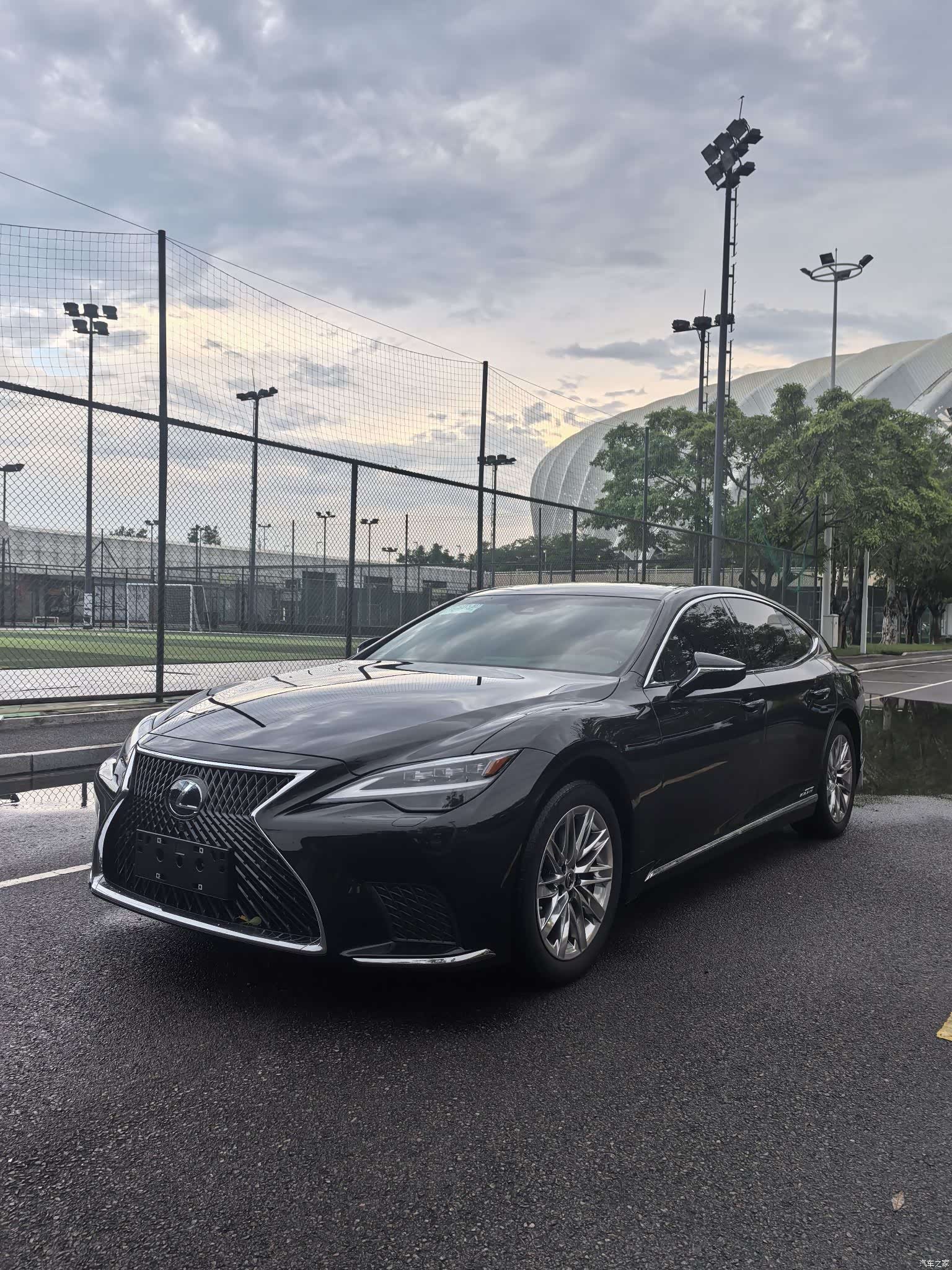 Lexus LS, 2023 1