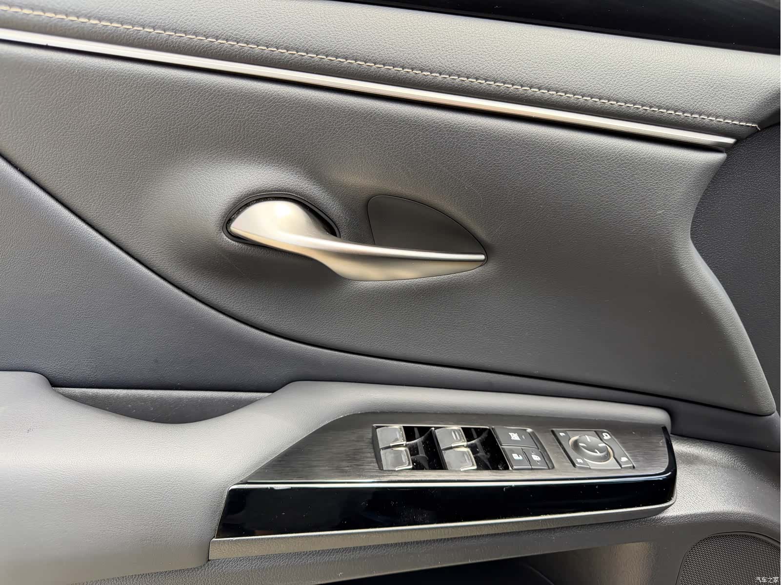Lexus ES, 2023 15