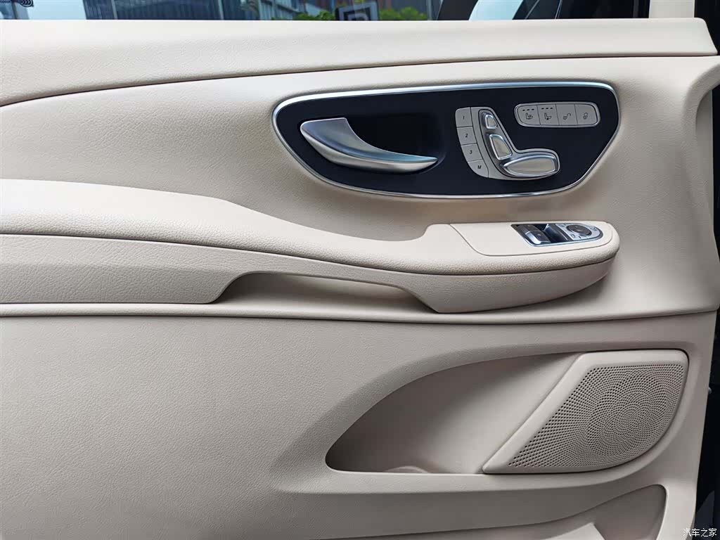 Mercedes-Benz V-Class, 2024 31