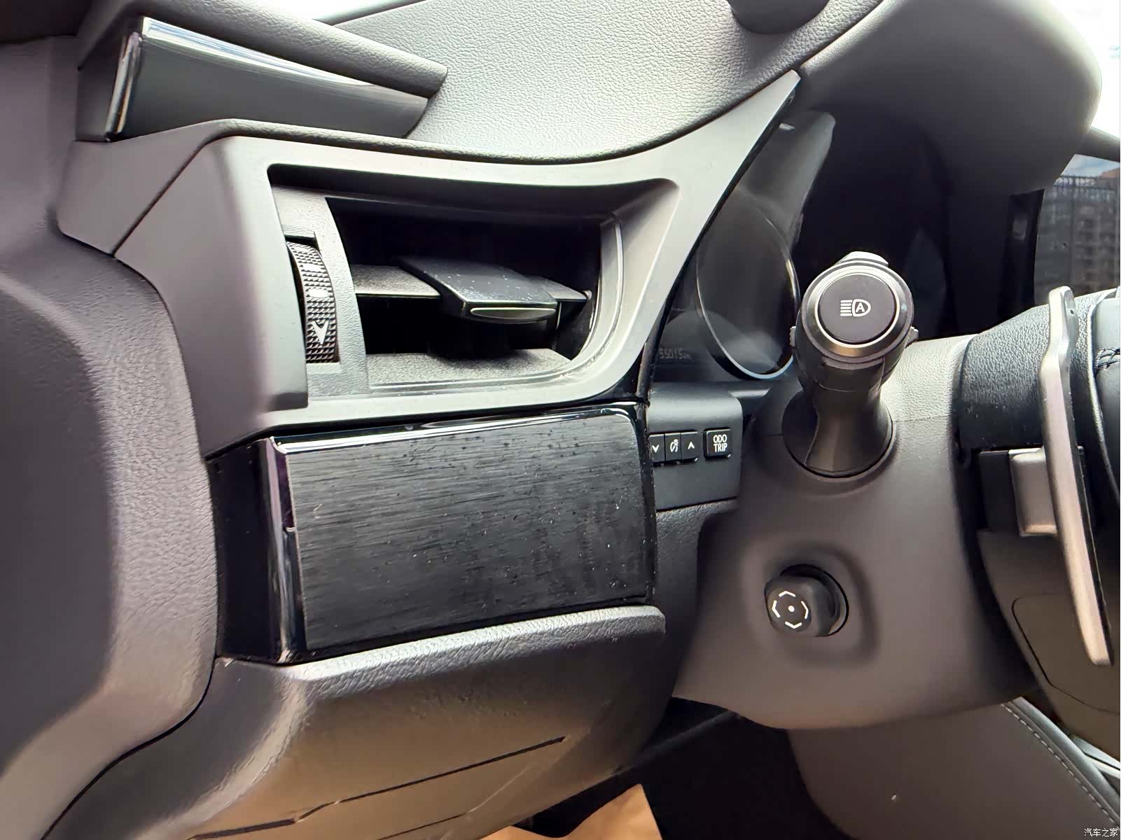 Lexus ES, 2023 16