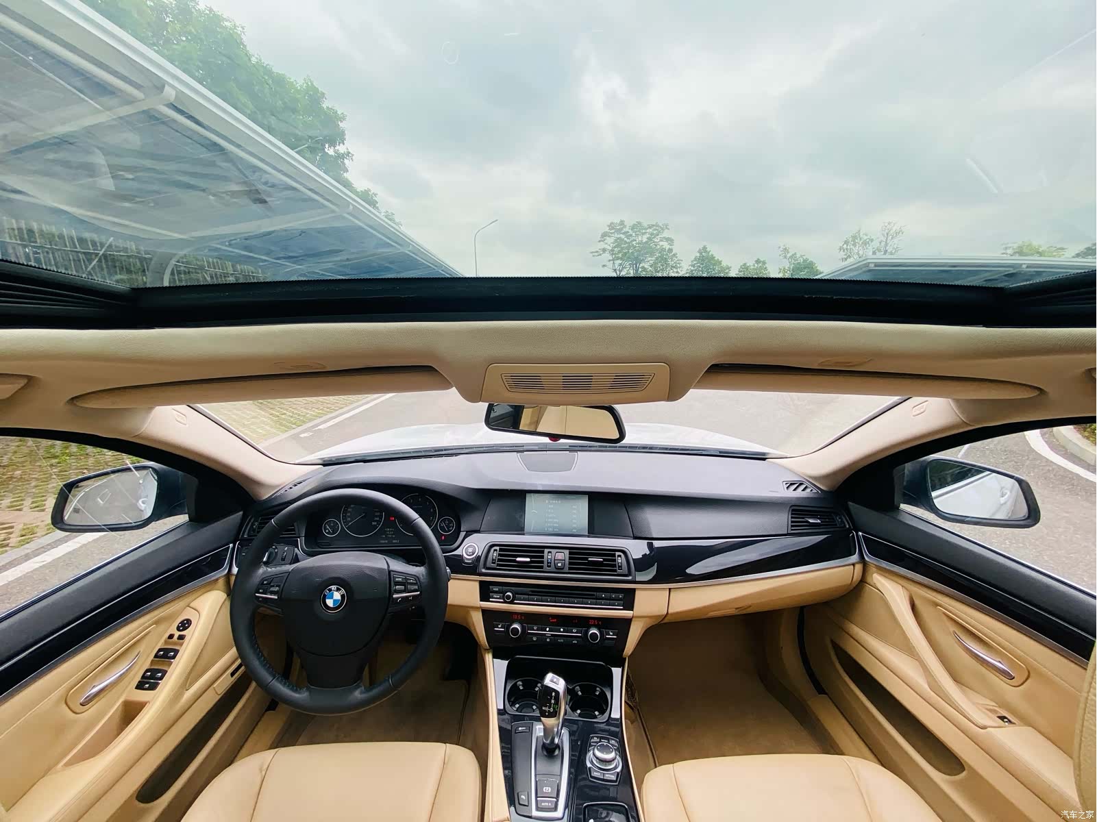 BMW 5 Series, 2011 16
