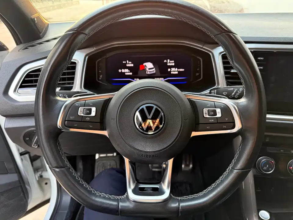 Volkswagen T-ROC exploring Songs