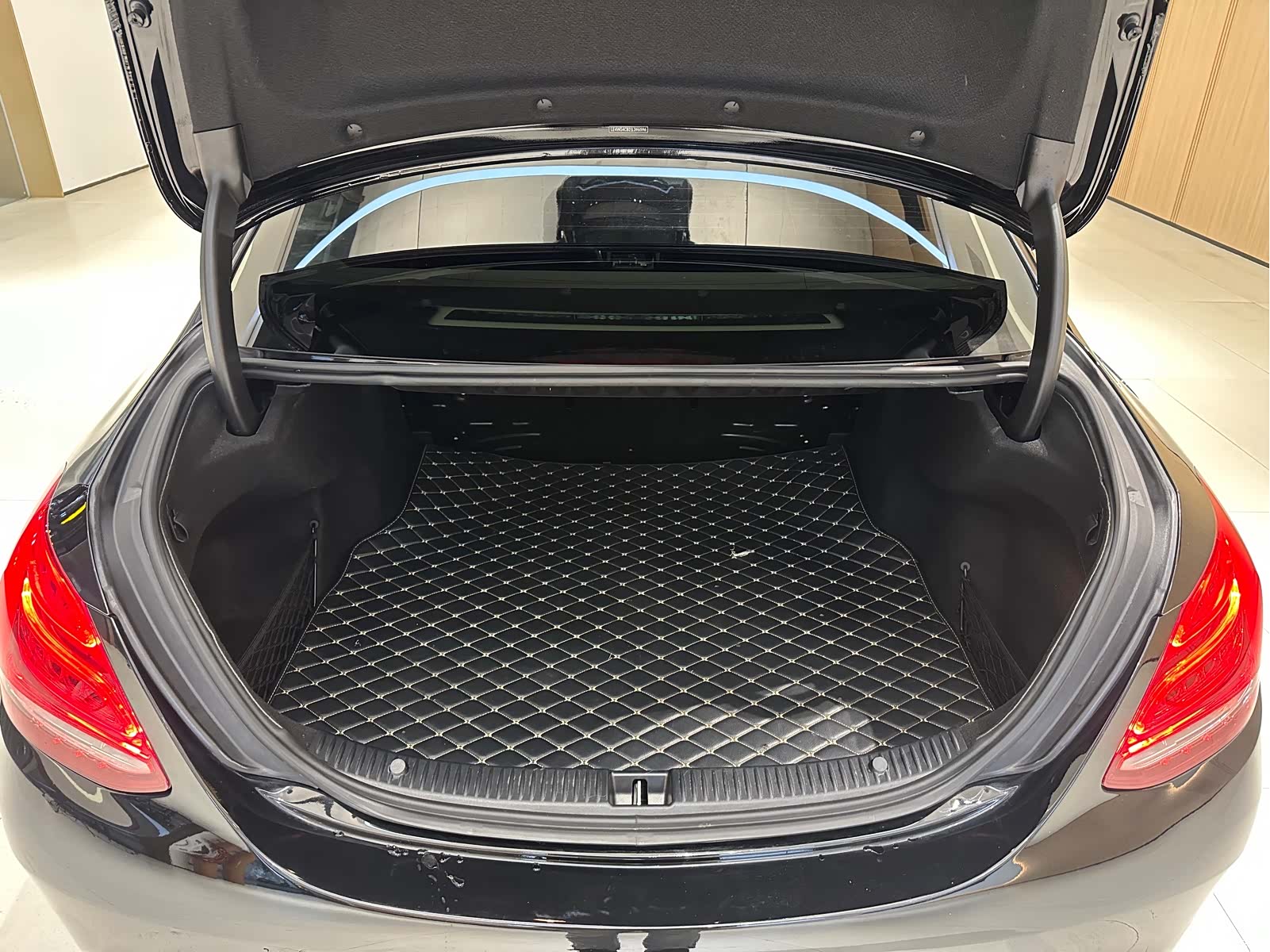 Mercedes-Benz C-Class, 2018 13