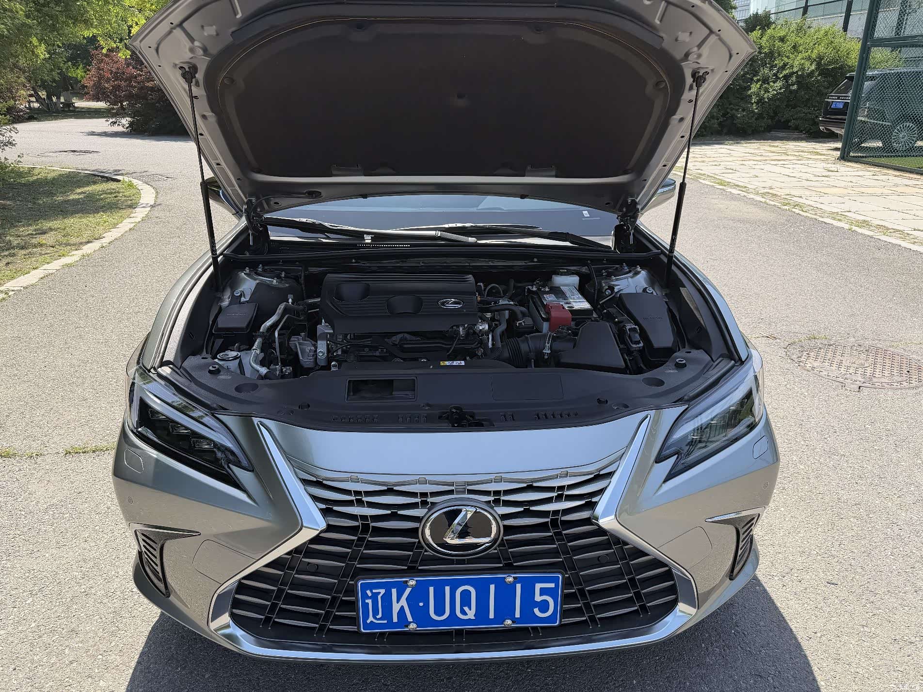 Lexus ES, 2025 12