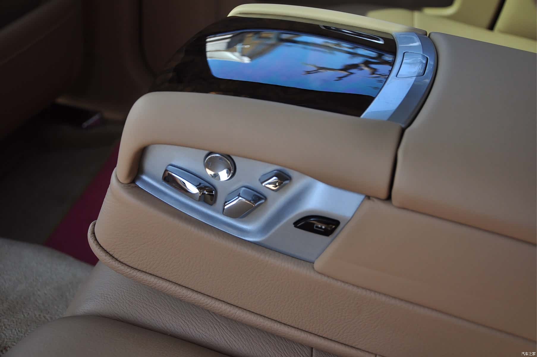 Rolls-Royce Ghost, 2013 13