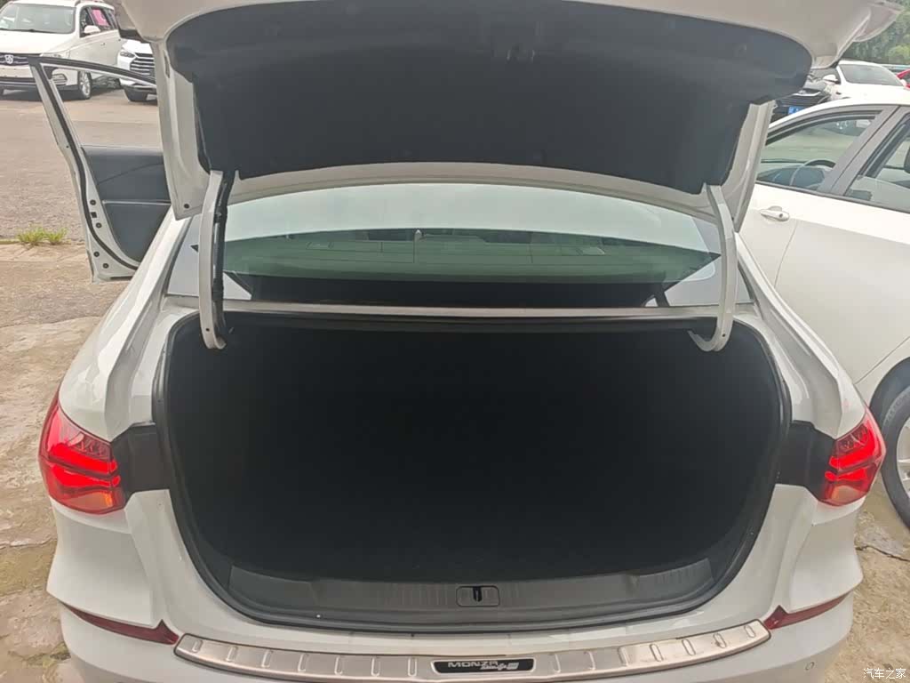 Chevrolet RS, 2019 19
