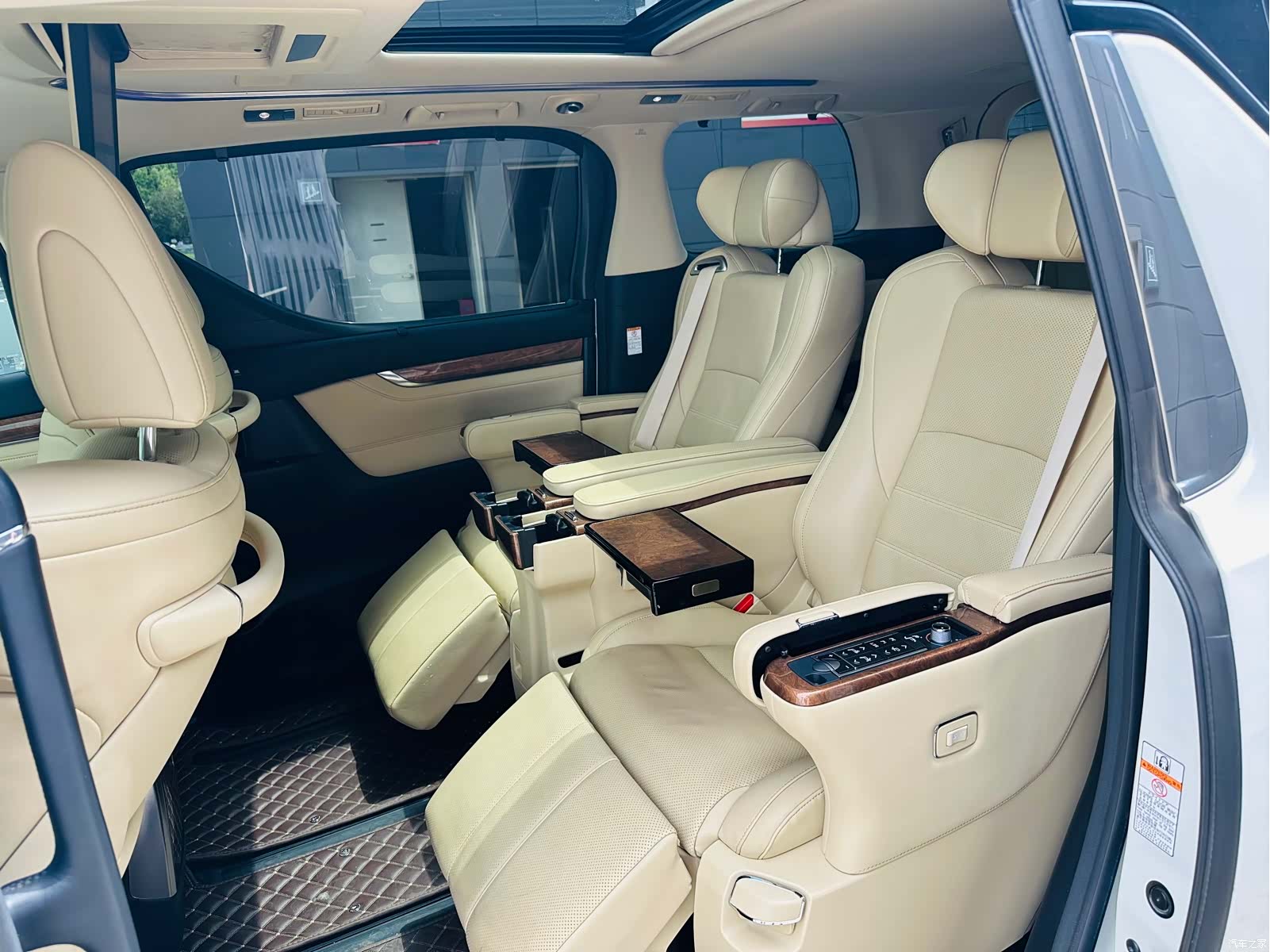Toyota Alphard, 2017 11