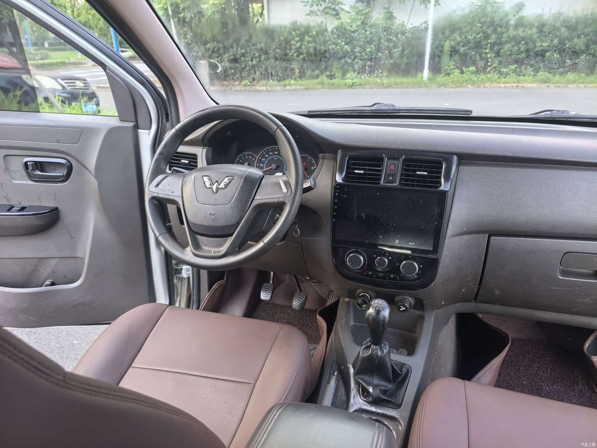 Wuling V, 2017 11
