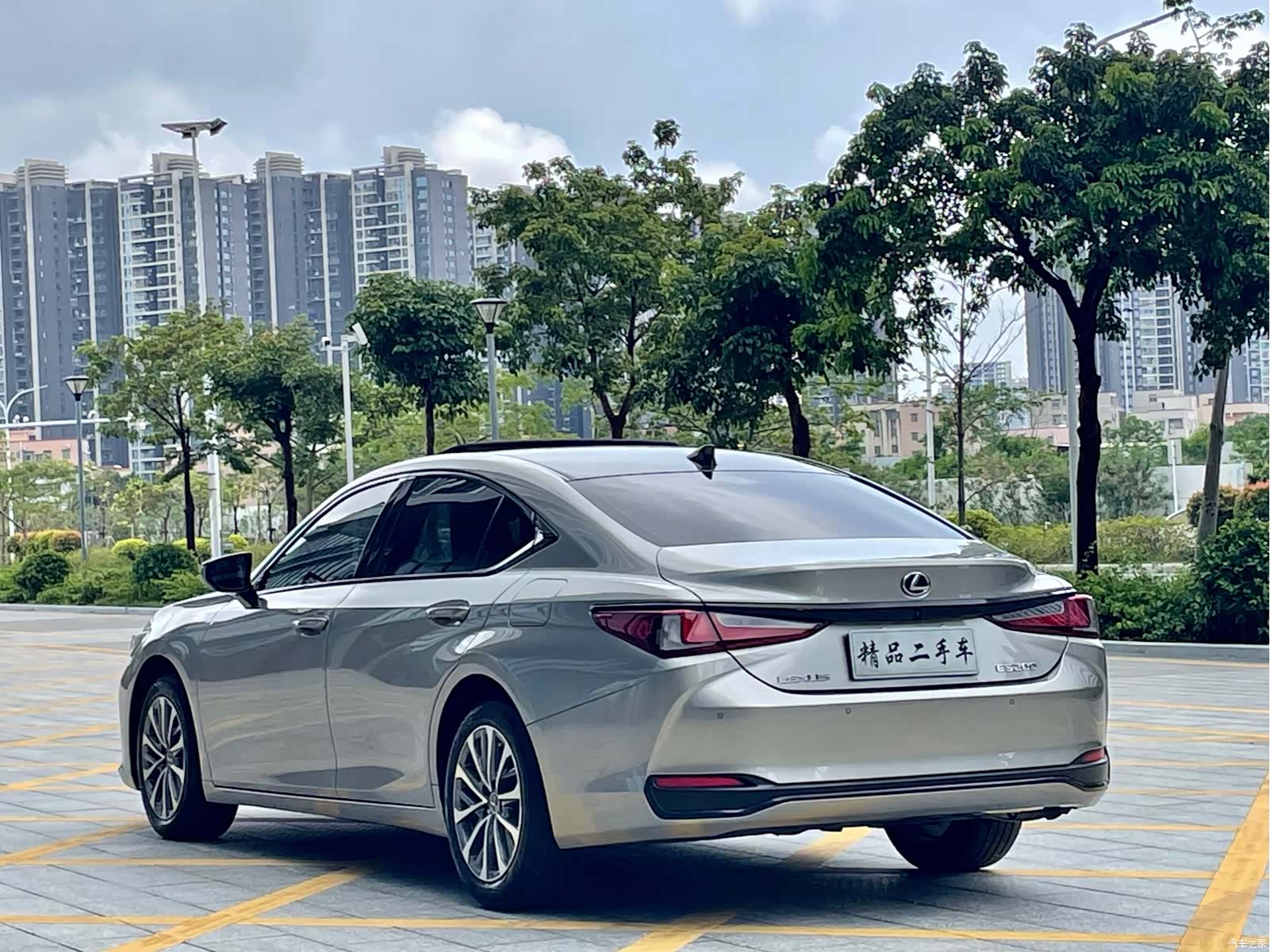 Lexus ES, 2023 4