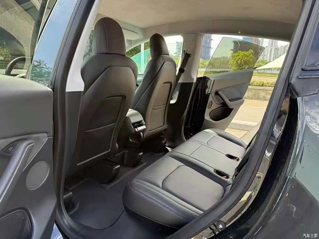 Tesla Model Y, 2022 все фото