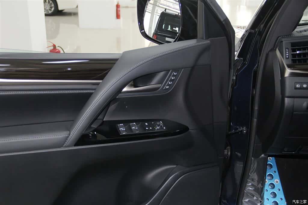 Lexus LX, 2020 30