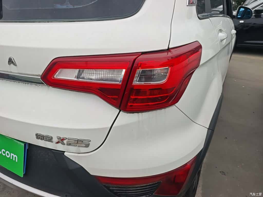 BAIC X25, 2016 8