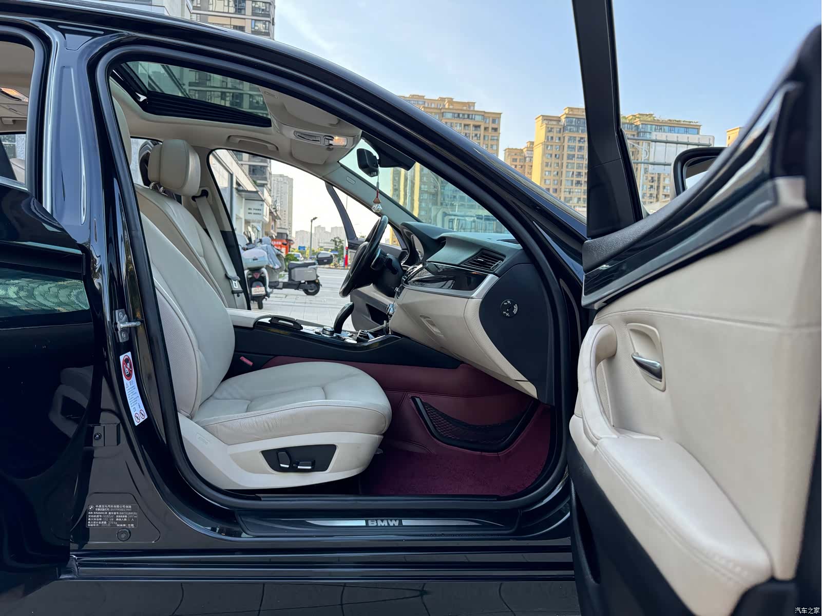 BMW 5 Series, 2011 15