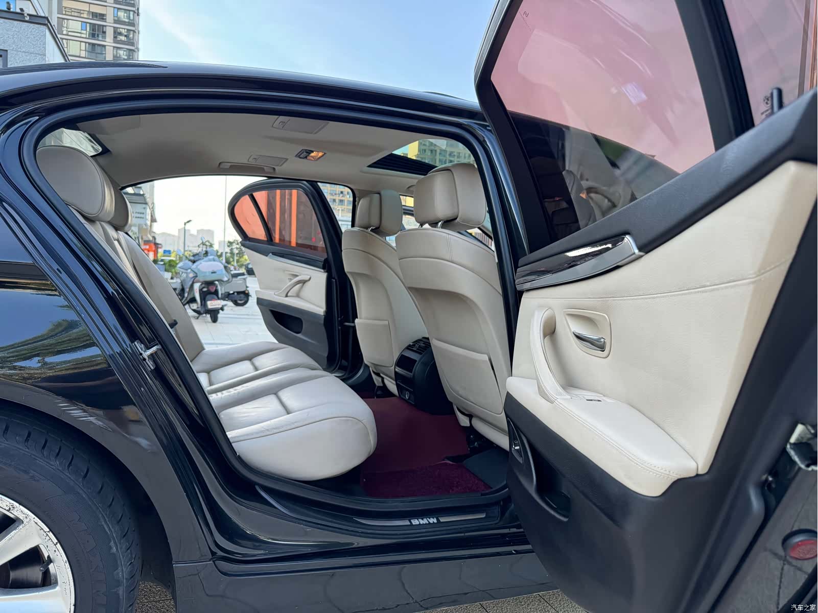 BMW 5 Series, 2011 17