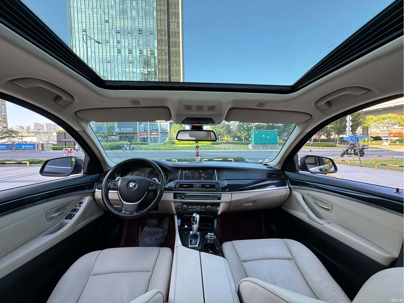 BMW 5 Series, 2011 13