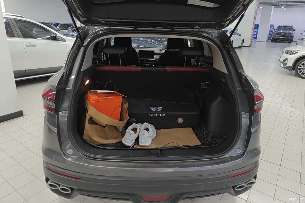 Geely Coolray, 2022 4