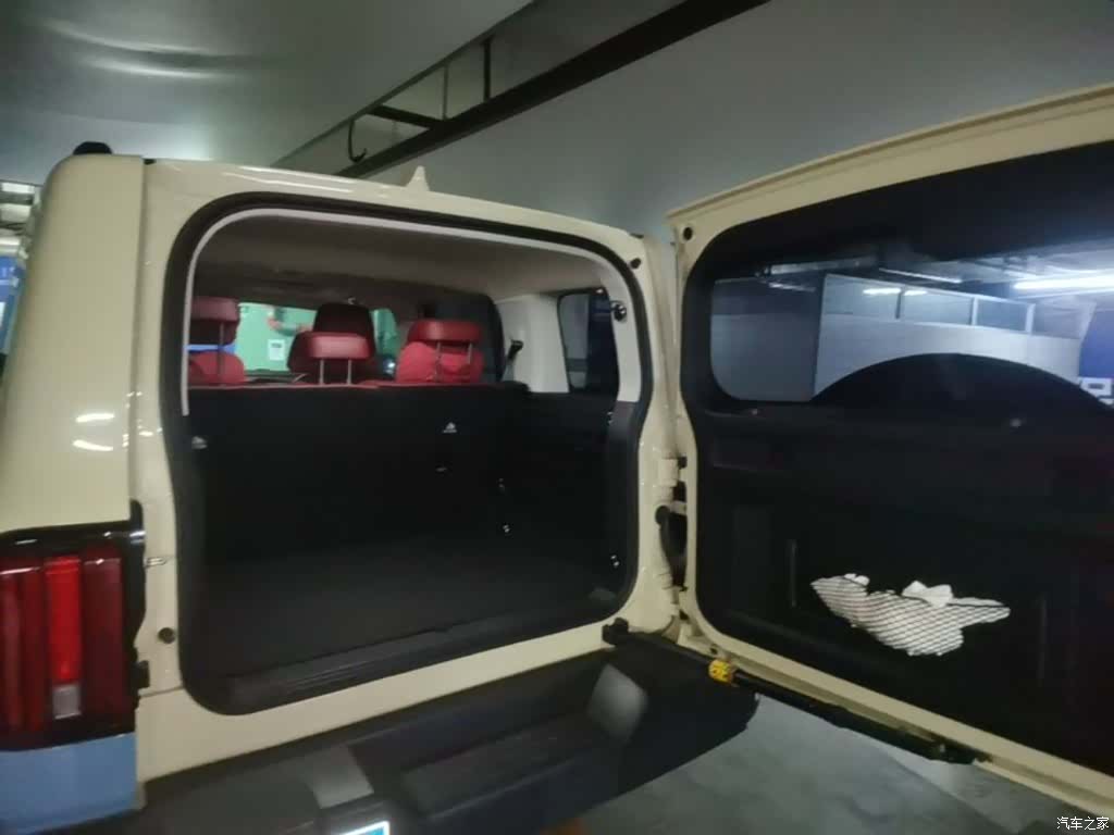 Tank 300, 2025 19
