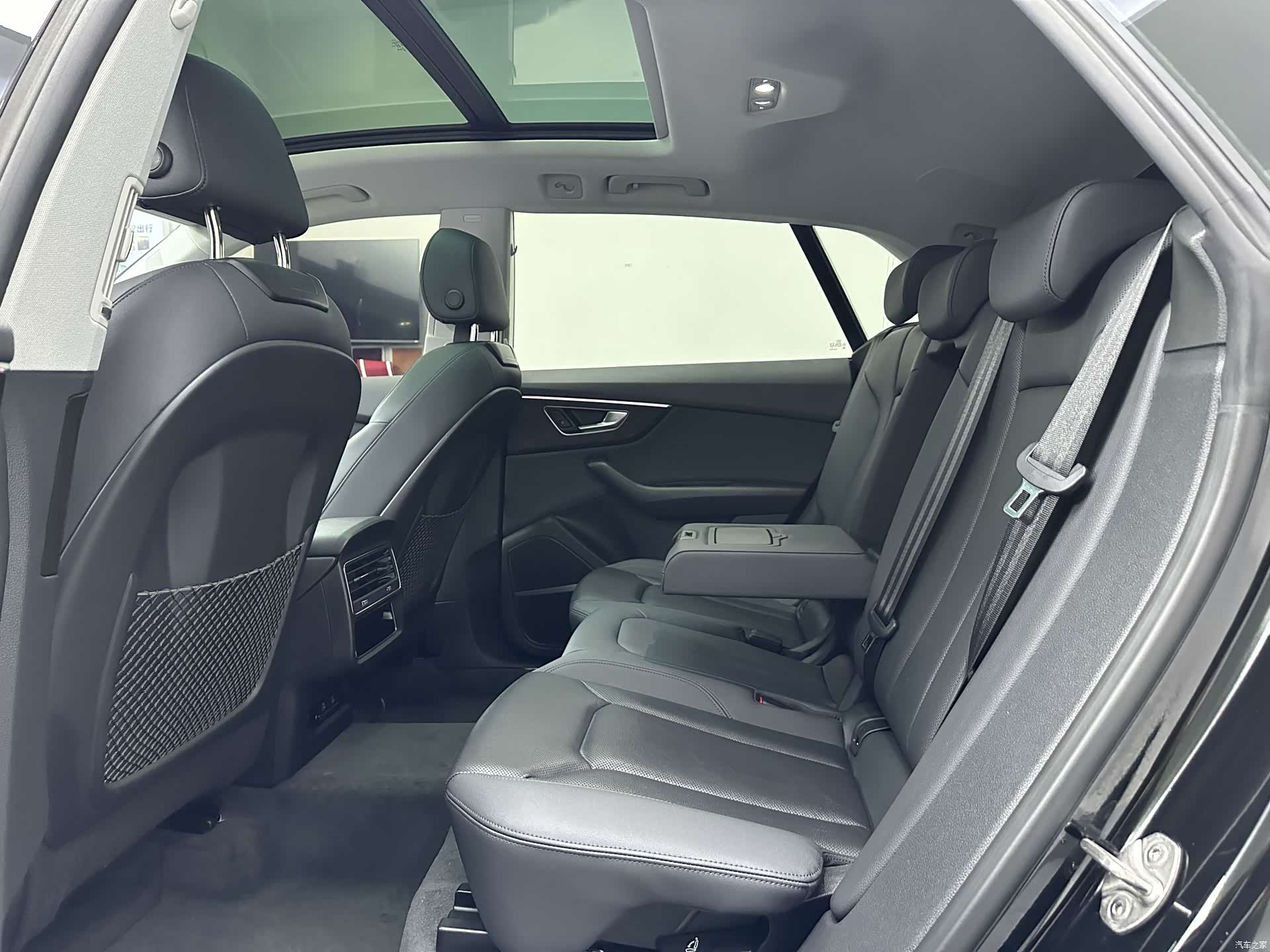 Audi Q8, 2023 11