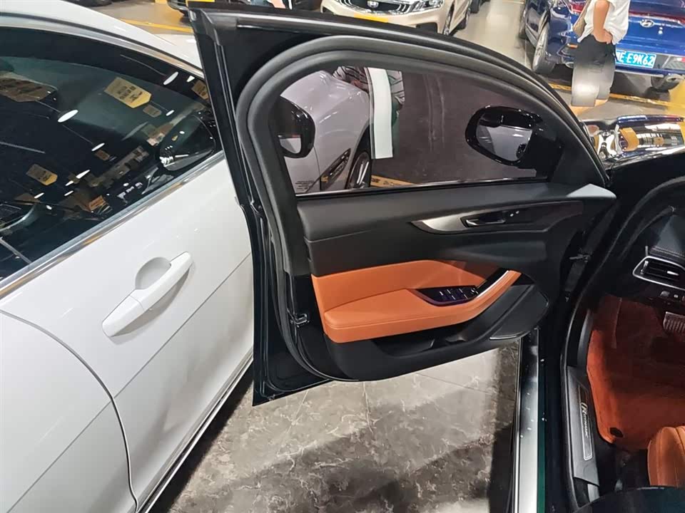 Jaguar XEL Jaguar XEL