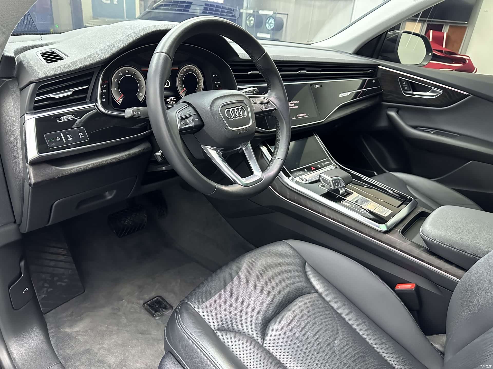 Audi Q8, 2023 12