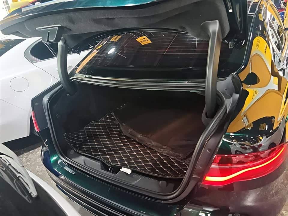 Jaguar XEL Jaguar XEL