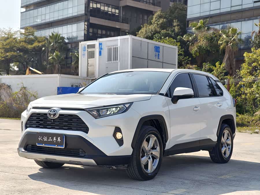 Toyota RAV4 2022, фото 1