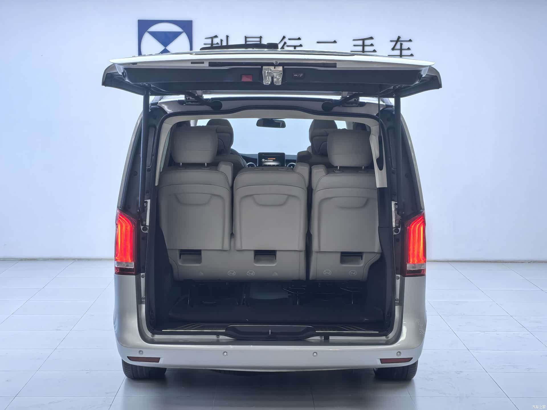 Mercedes-Benz V-Class, 2020 7