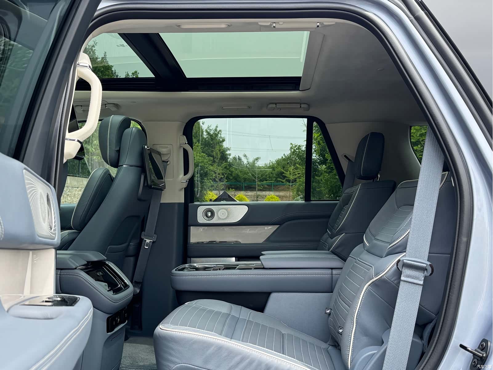 Lincoln Navigator, 2023 14