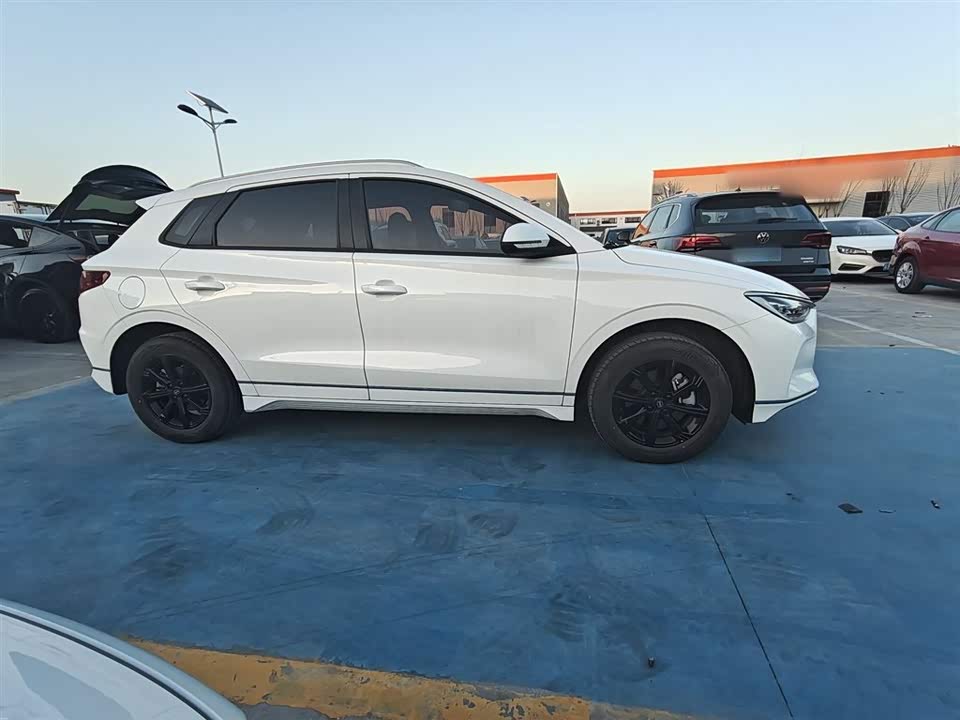 BYD e2