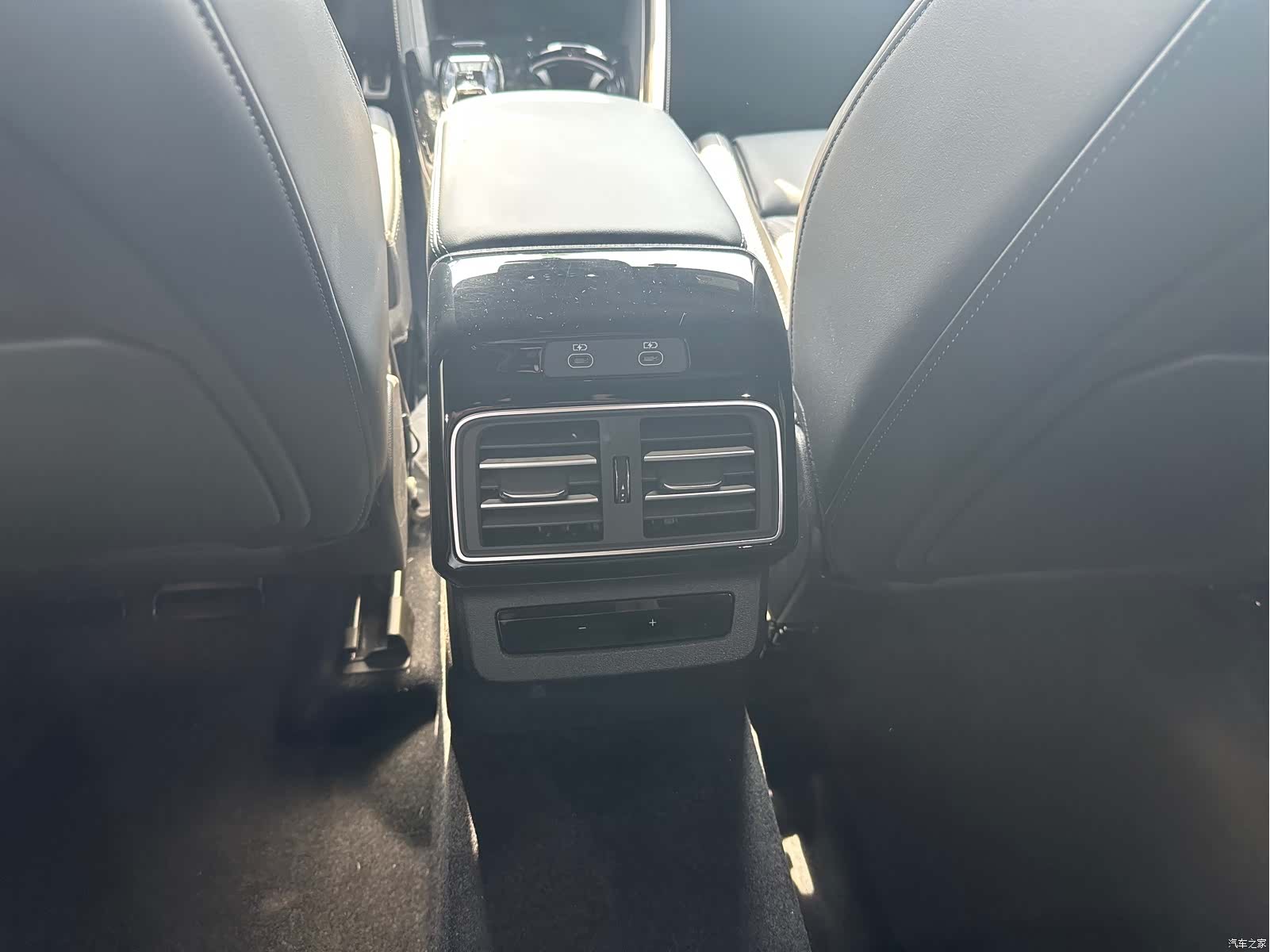 Audi Q5L, 2026 11