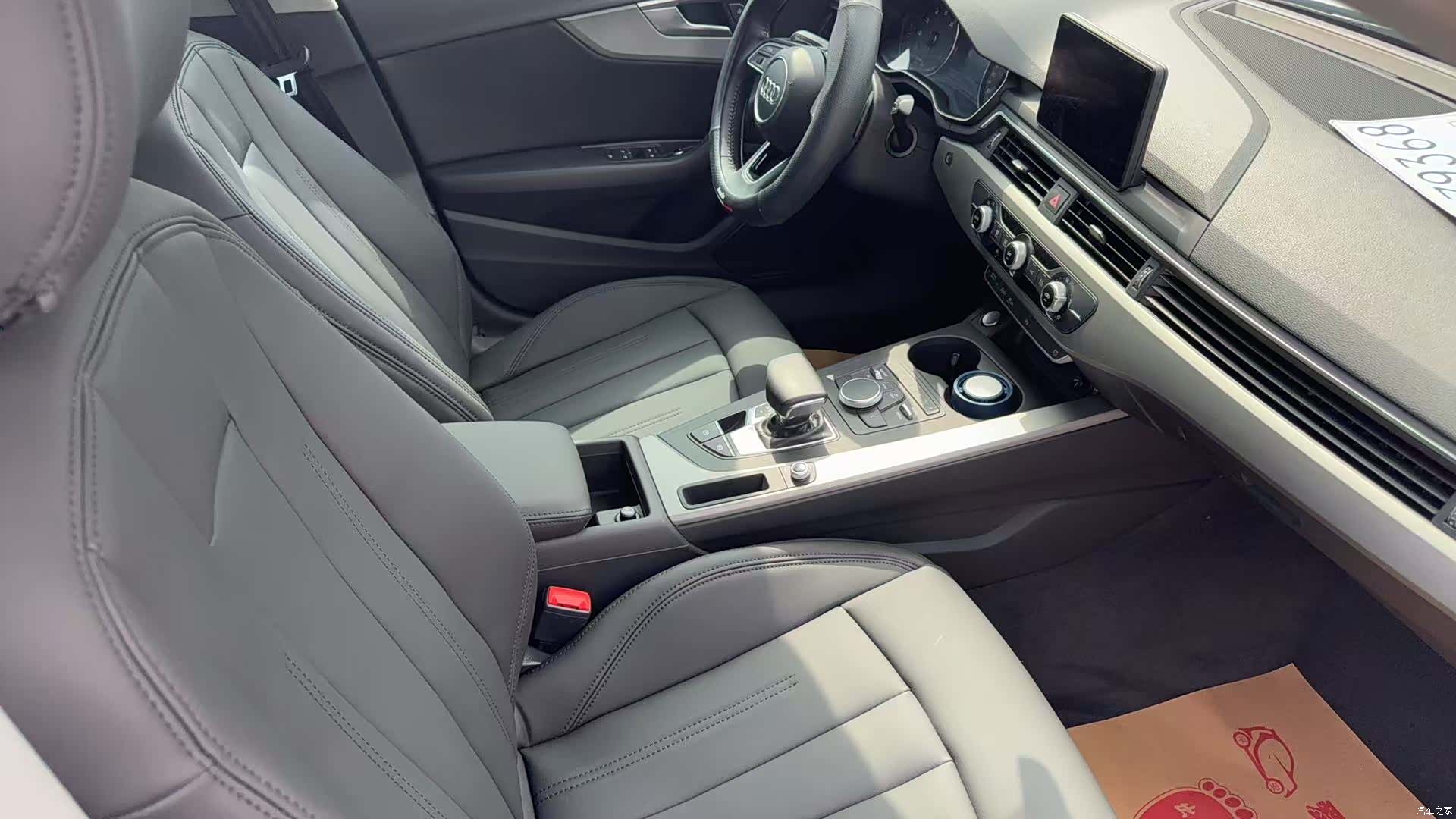 Audi A4L, 2018 все фото