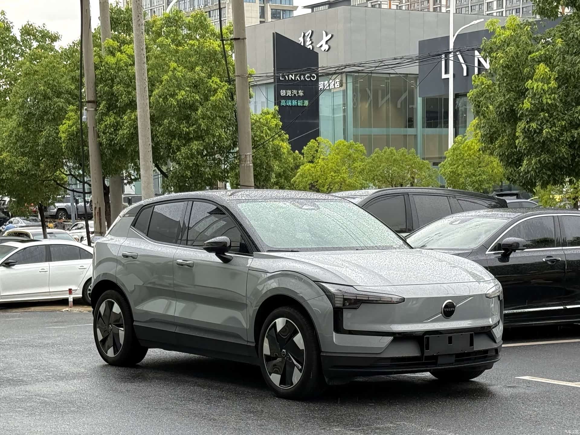 Volvo EX30, 2024 3