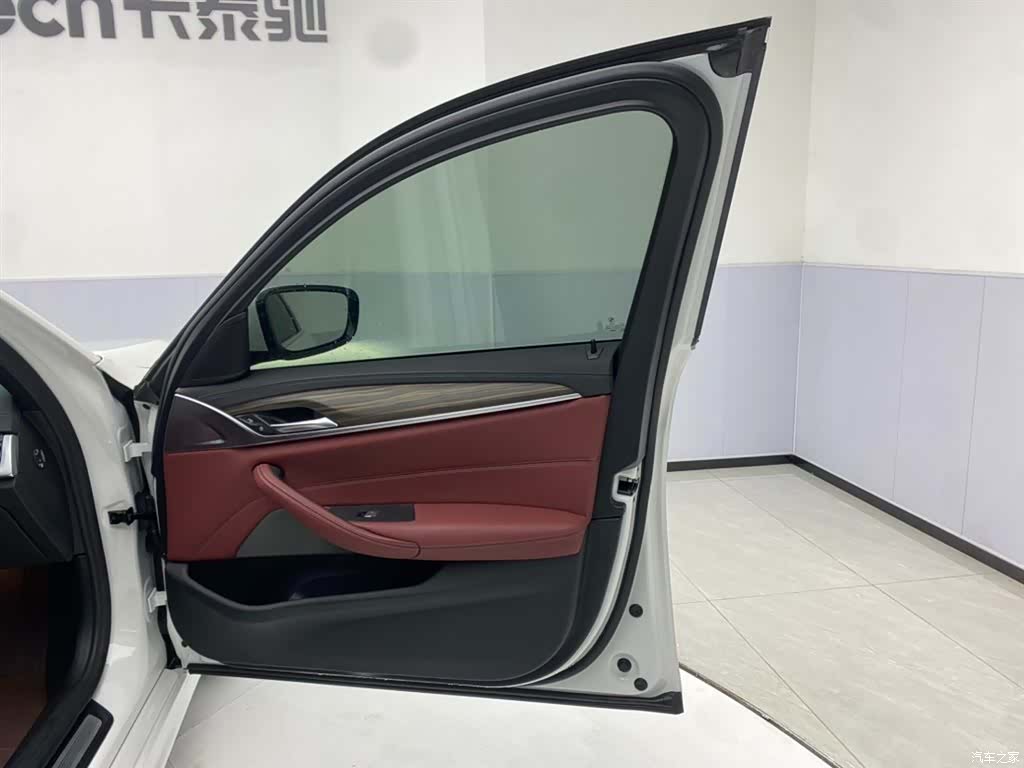 BMW 5 Series, 2022 27