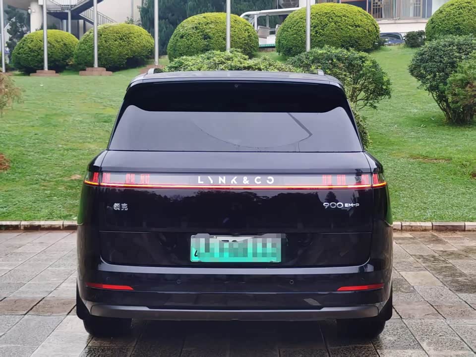 Lynk & Co 900