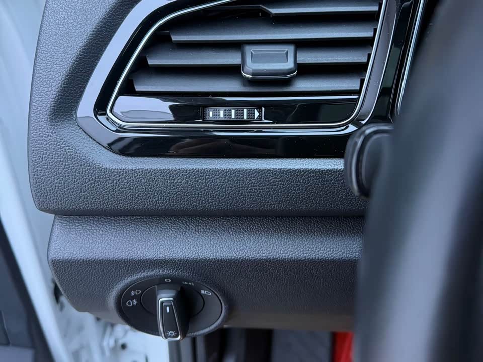 Volkswagen T-ROC exploring Songs