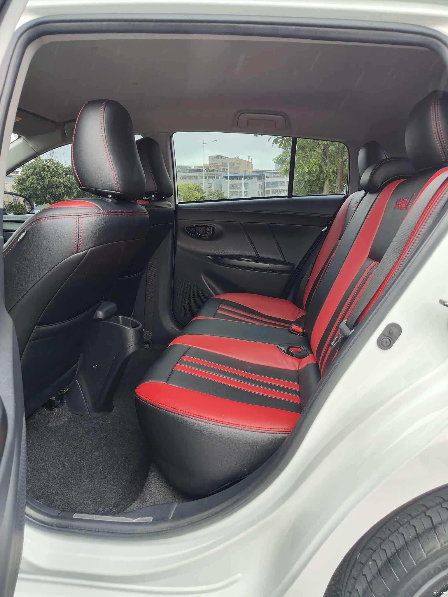 Toyota YARiS L, 2020 12