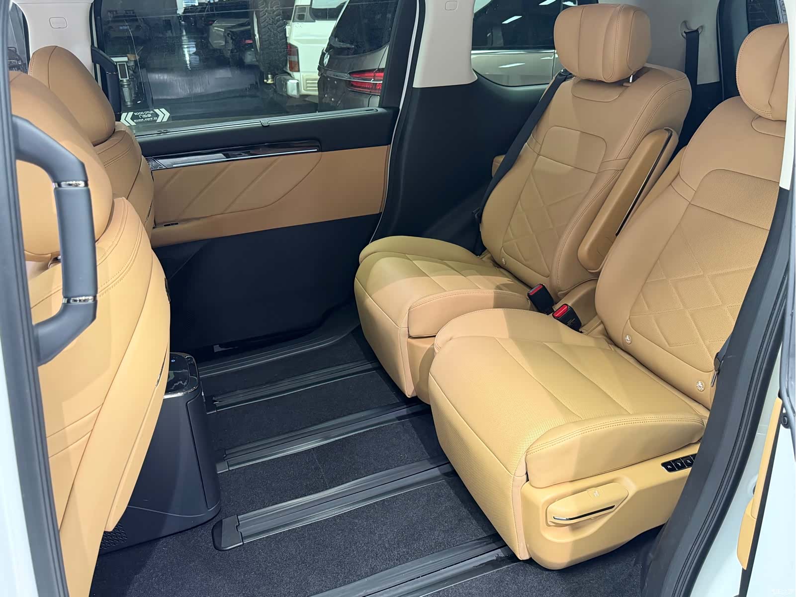 Trumpchi E8, 2025 16