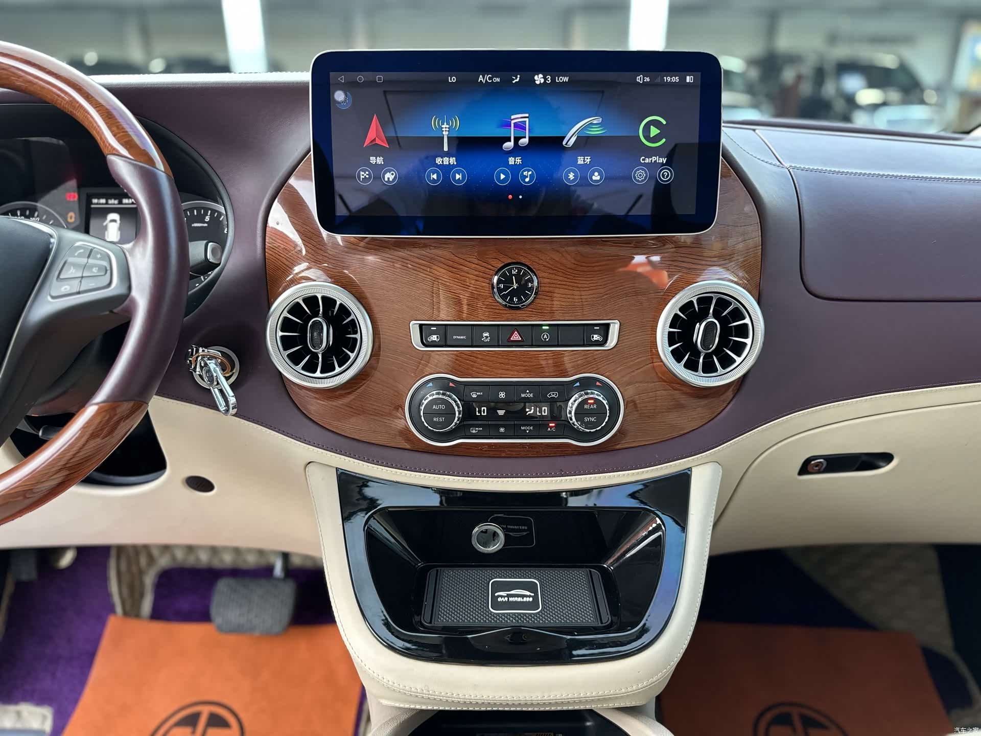 Mercedes-Benz 7, 2021 13